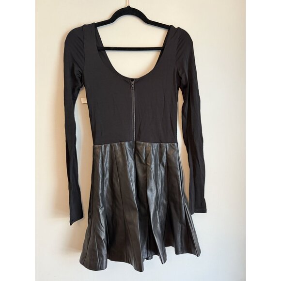 Alice + Olivia Chara Long Sleeve Minidress Faux Leather Black Size 2 $395 [jb] - Picture 8 of 10